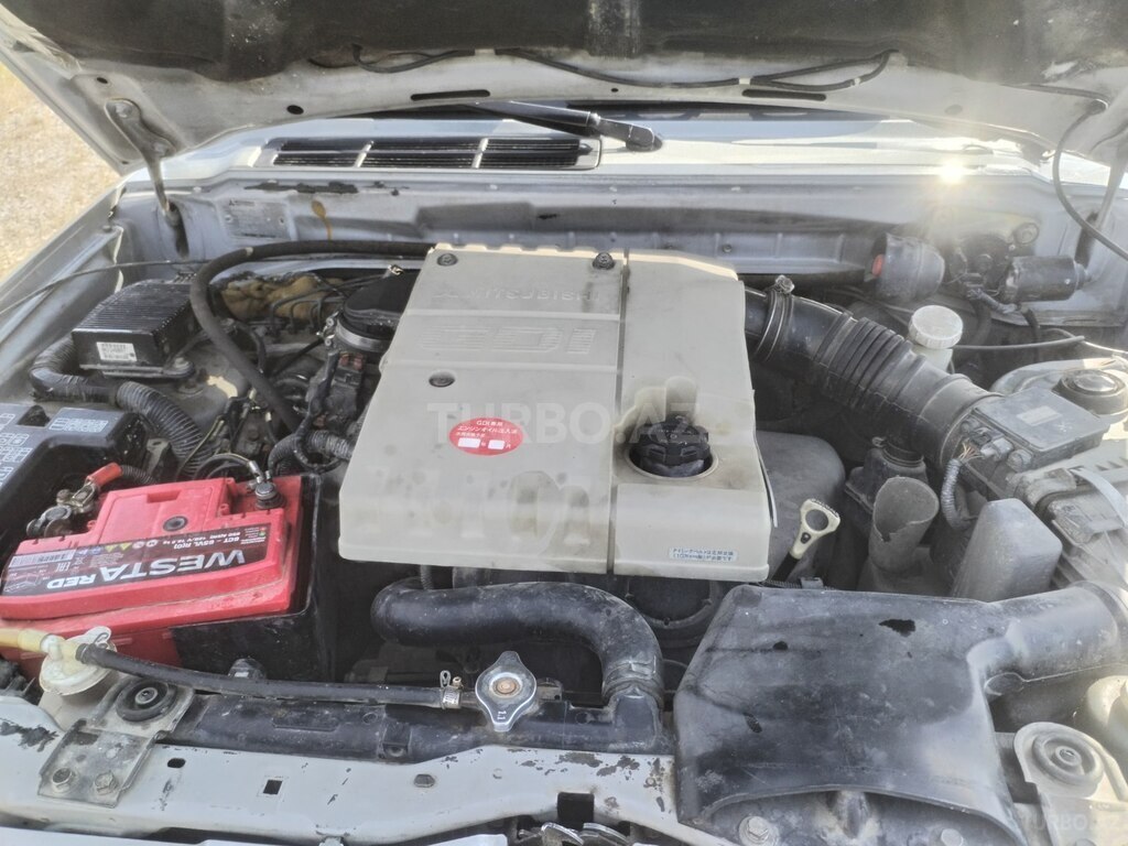 Mitsubishi Pajero io