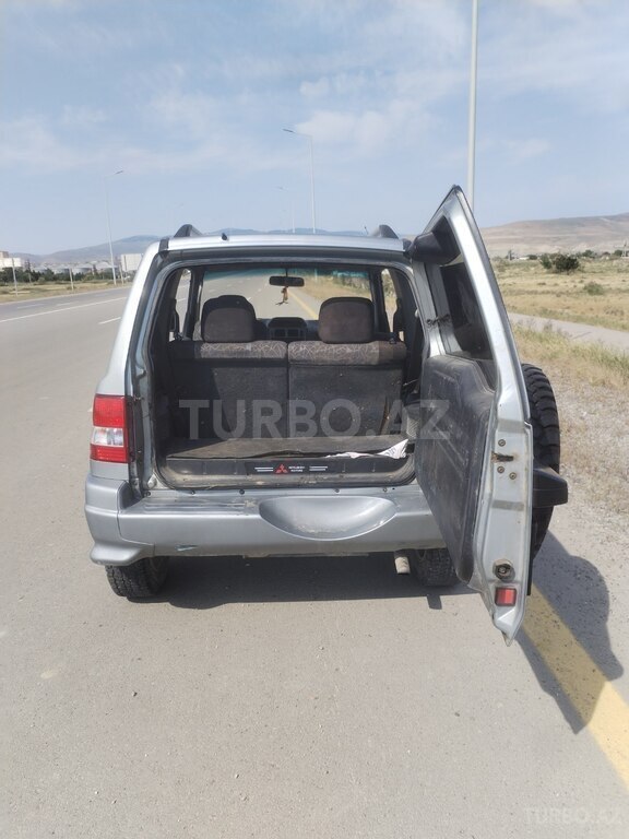 Mitsubishi Pajero io