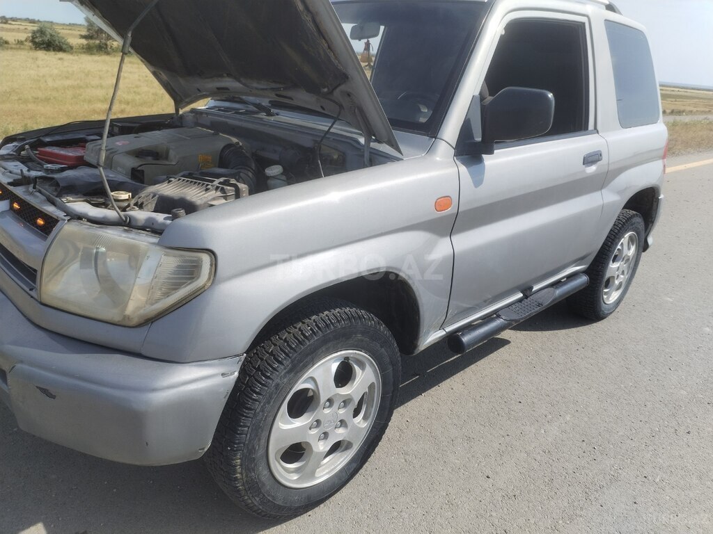 Mitsubishi Pajero io