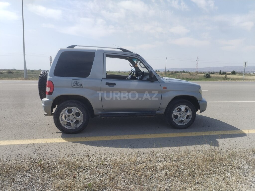 Mitsubishi Pajero io