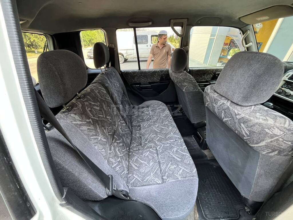 Mitsubishi Pajero io