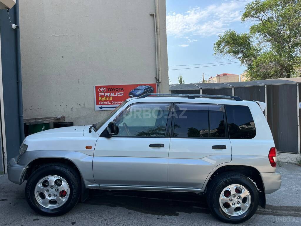 Mitsubishi Pajero io