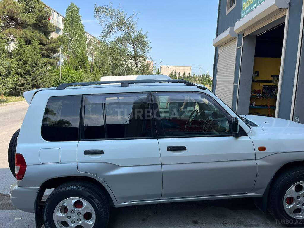 Mitsubishi Pajero io