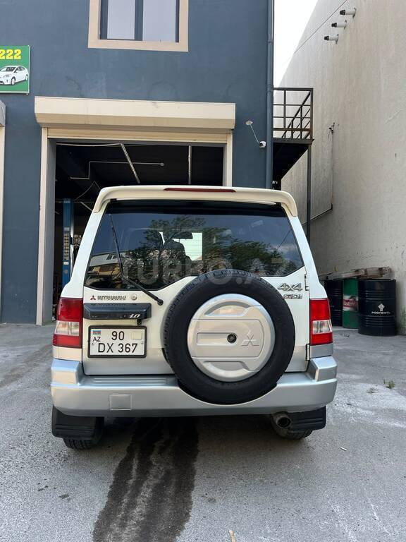 Mitsubishi Pajero io