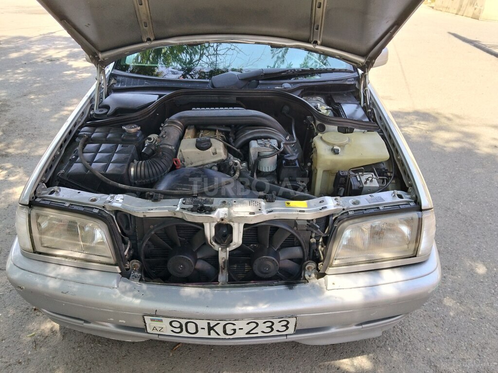 Mercedes C 200