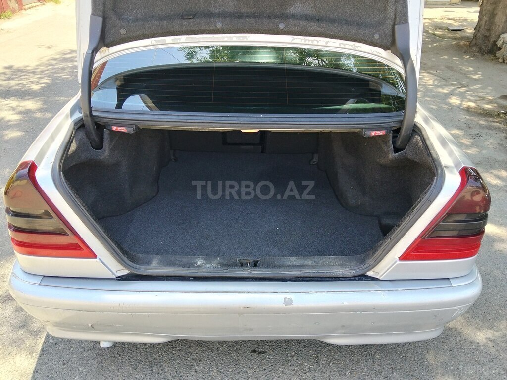 Mercedes C 200