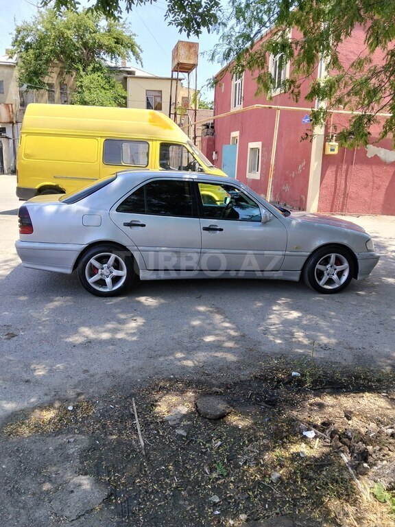 Mercedes C 200