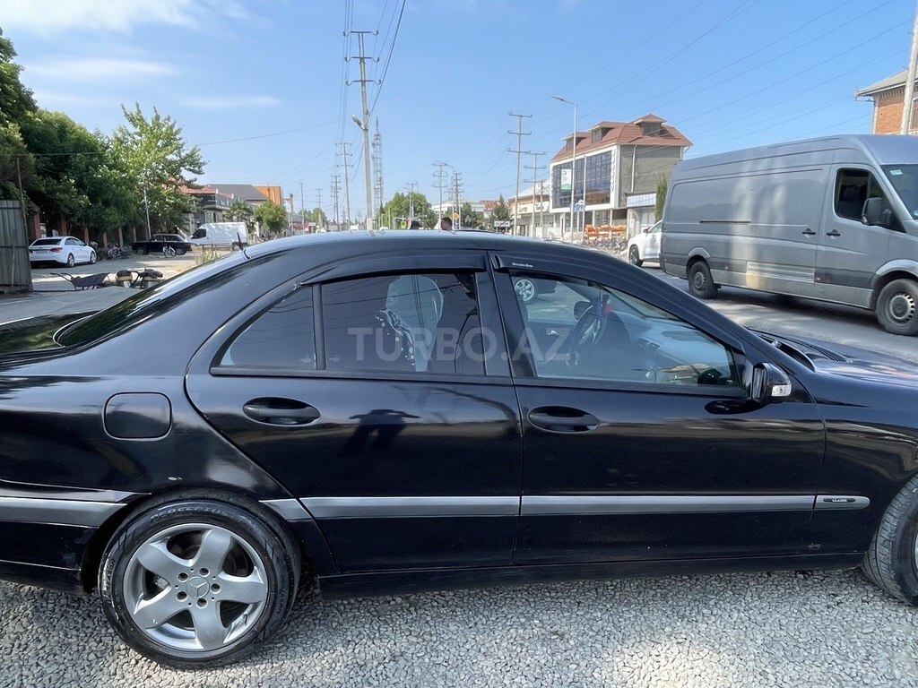 Mercedes C 200