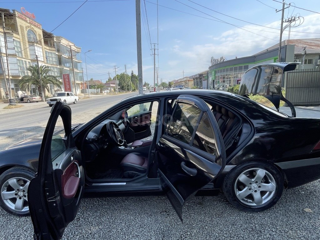Mercedes C 200