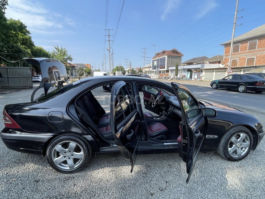 Mercedes C 200