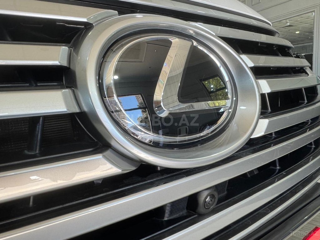 Lexus LX 600