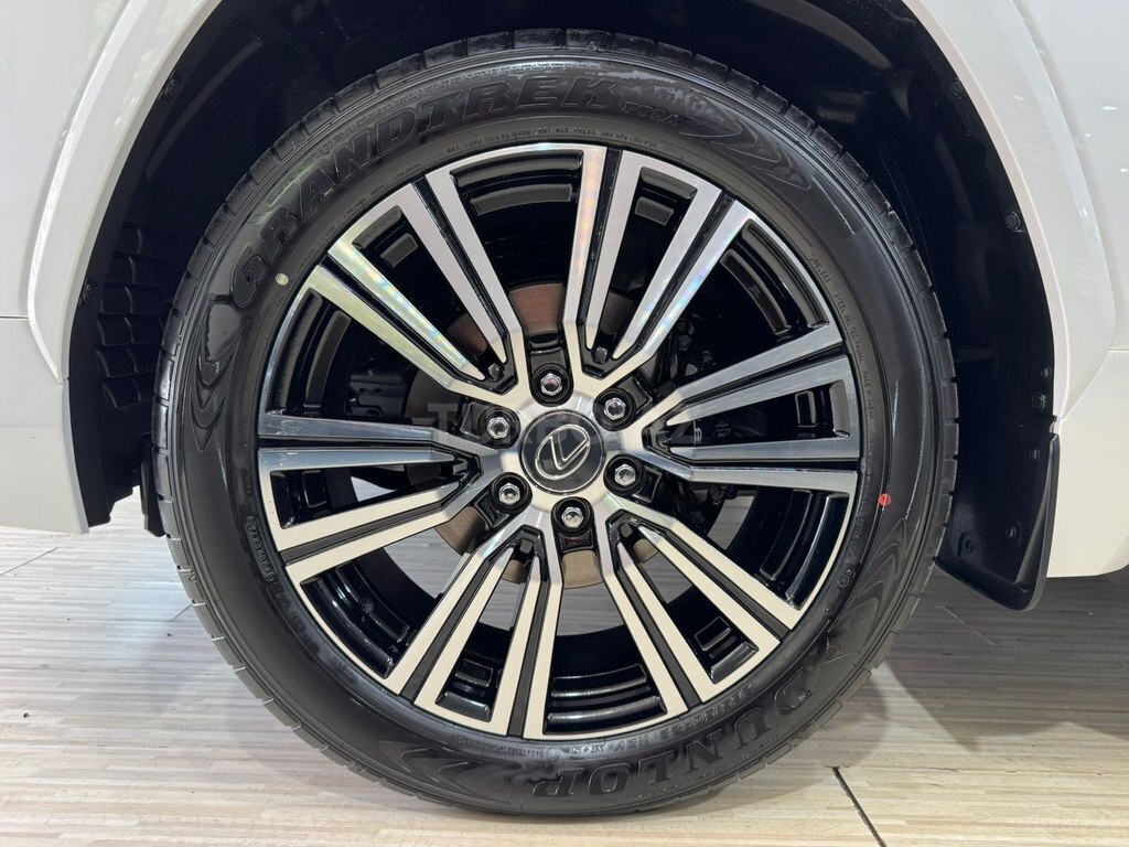 Lexus LX 600