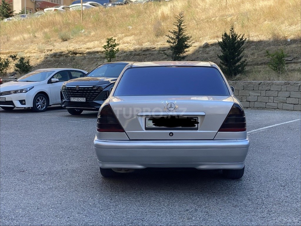 Mercedes C 200