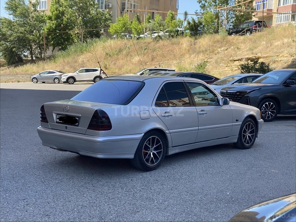 Mercedes C 200
