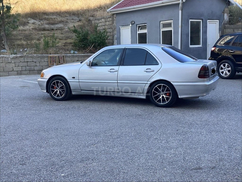 Mercedes C 200