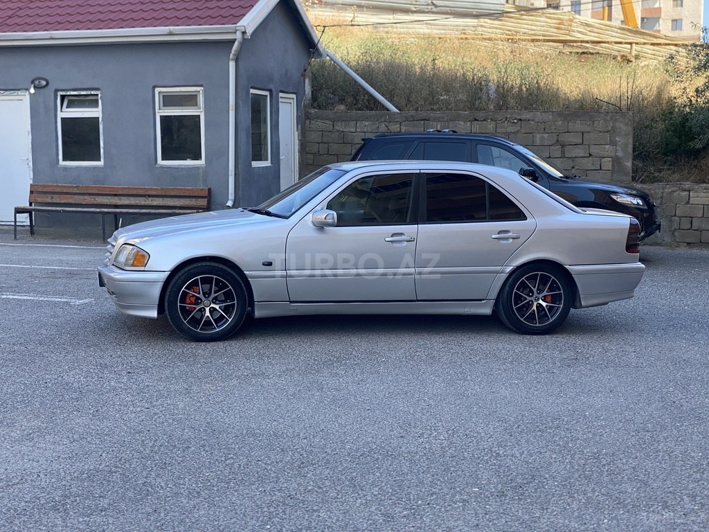 Mercedes C 200