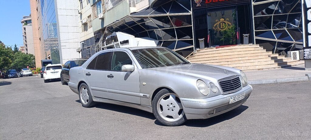 Mercedes E 200