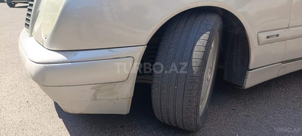 Mercedes E 200