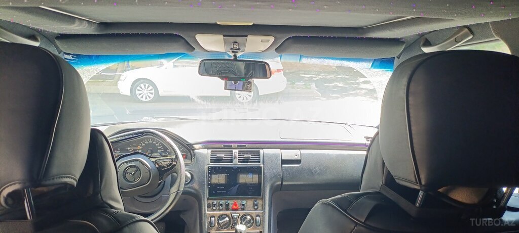 Mercedes E 200