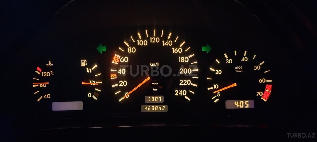 Mercedes E 200