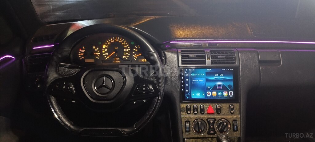Mercedes E 200