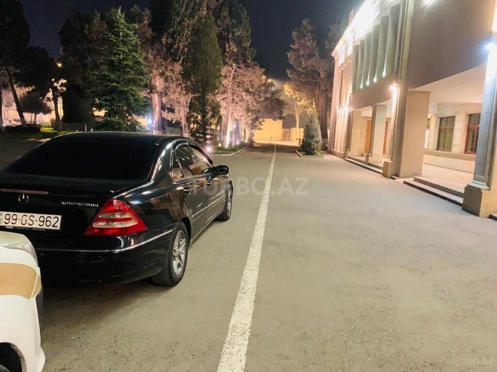 Mercedes C 200