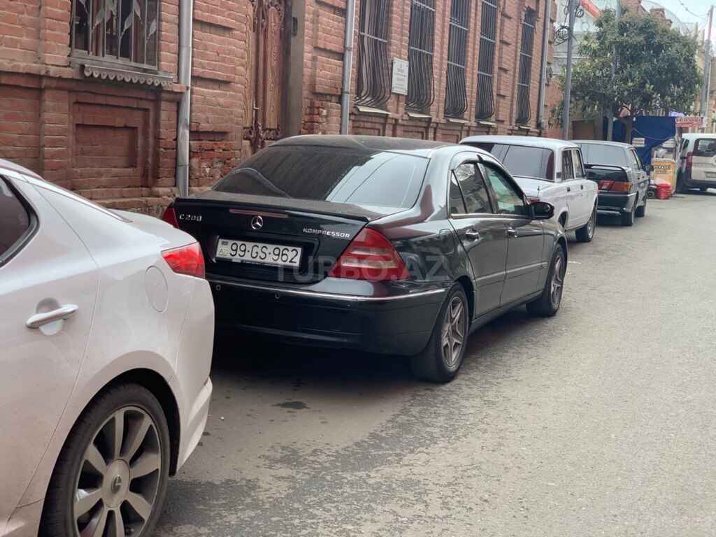 Mercedes C 200