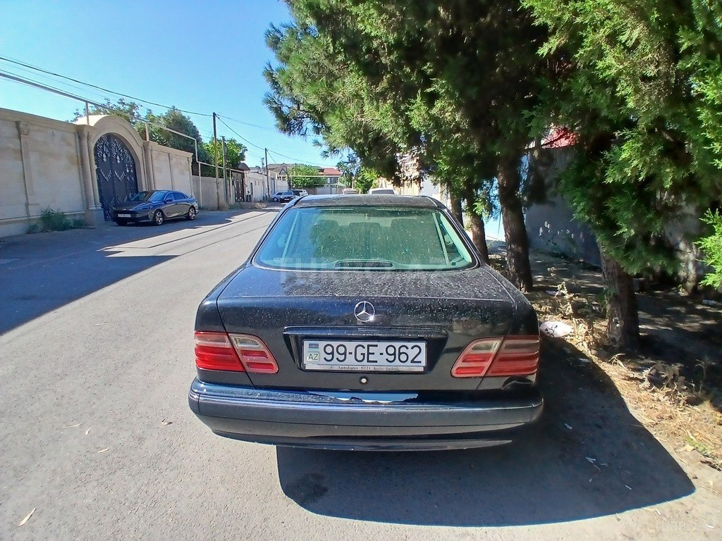 Mercedes E 280
