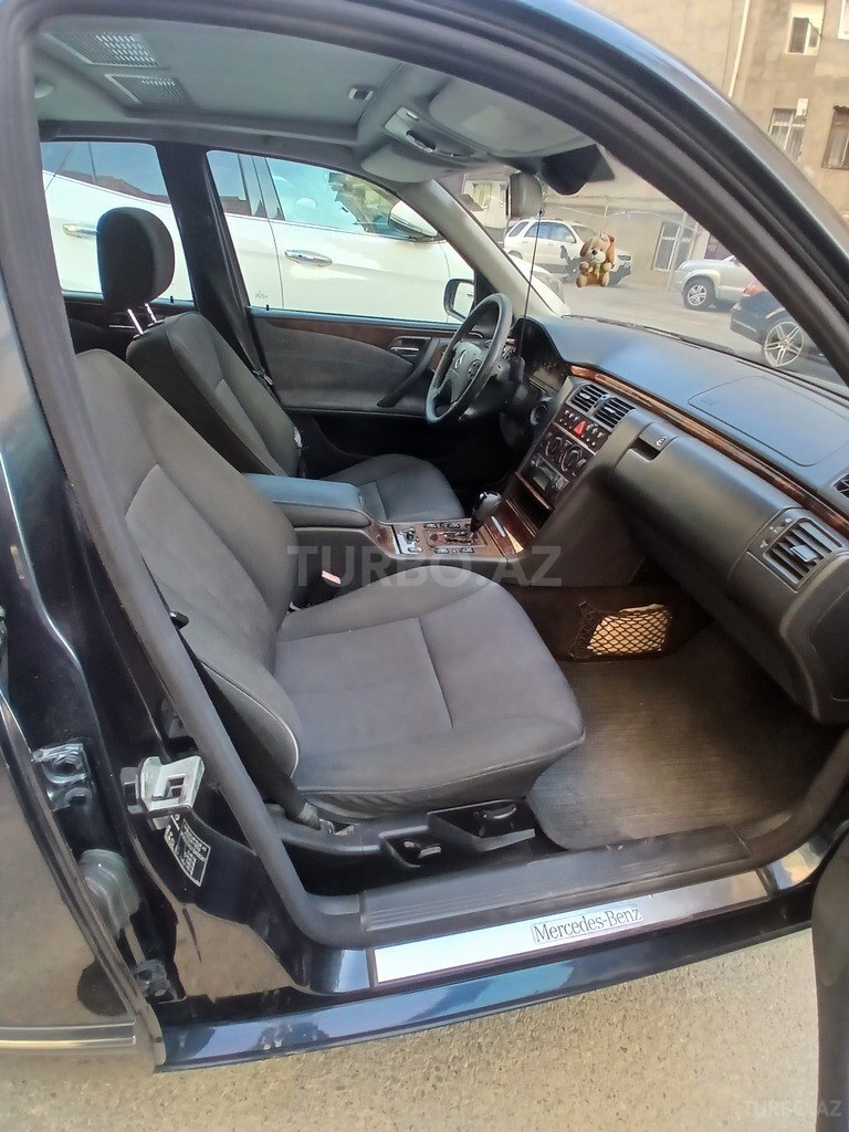 Mercedes E 280