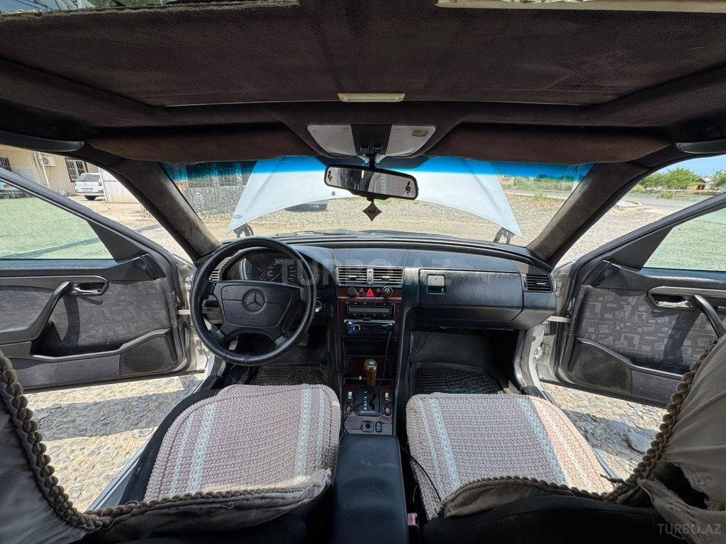 Mercedes C 200