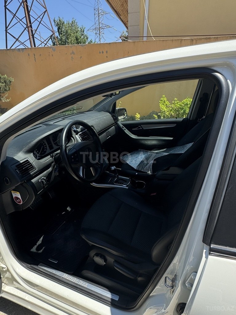 Mercedes B 180