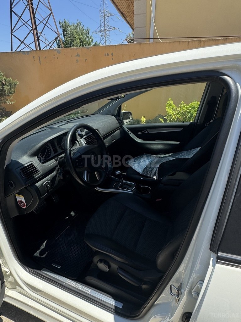 Mercedes B 180
