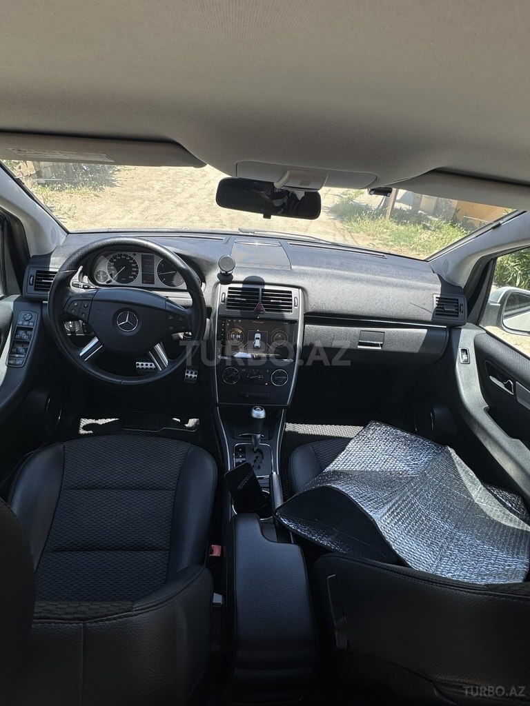 Mercedes B 180