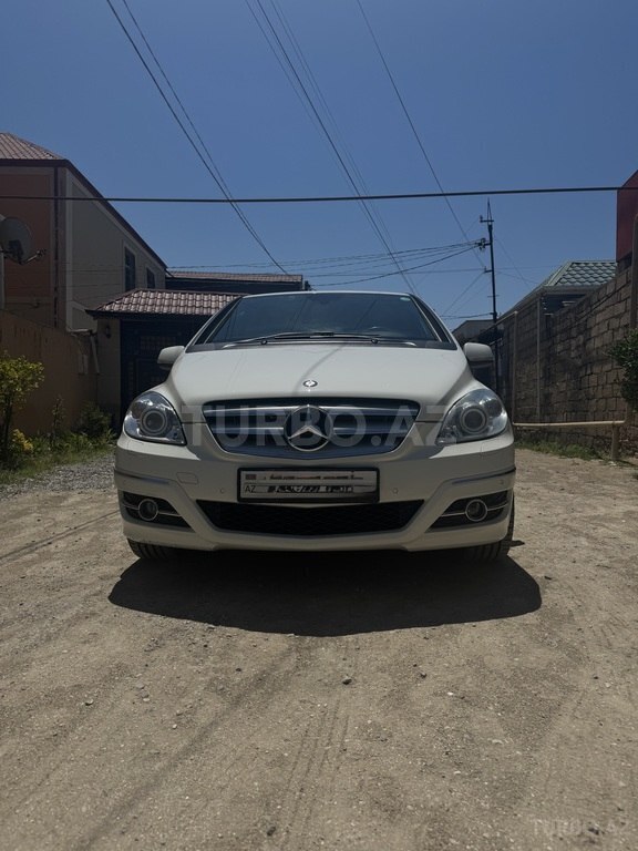 Mercedes B 180