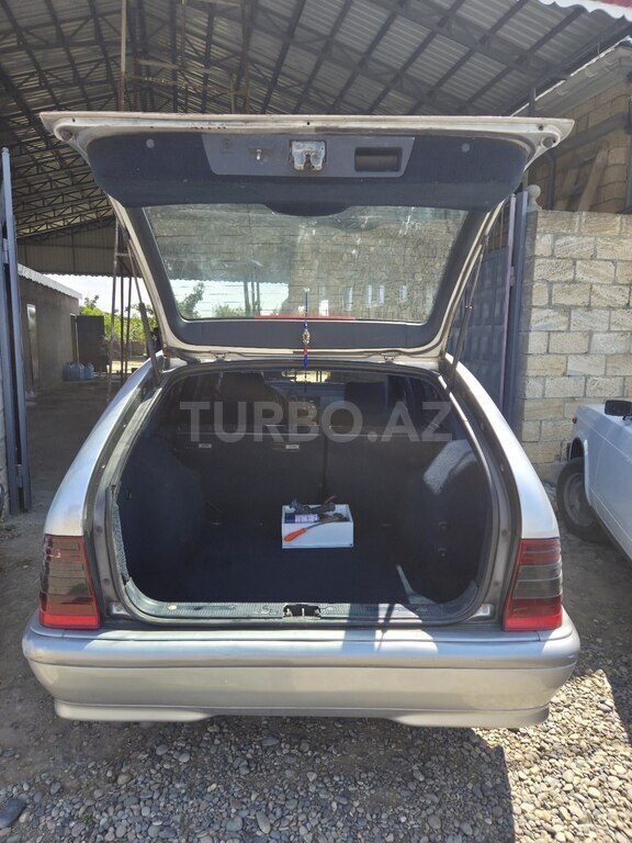 Mercedes C 200