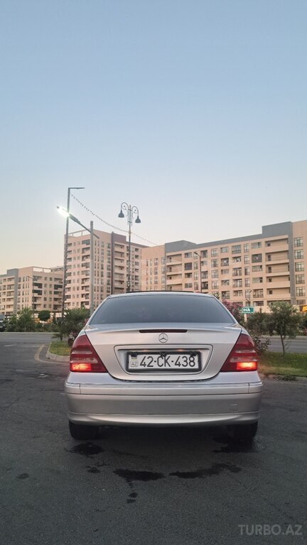 Mercedes C 200