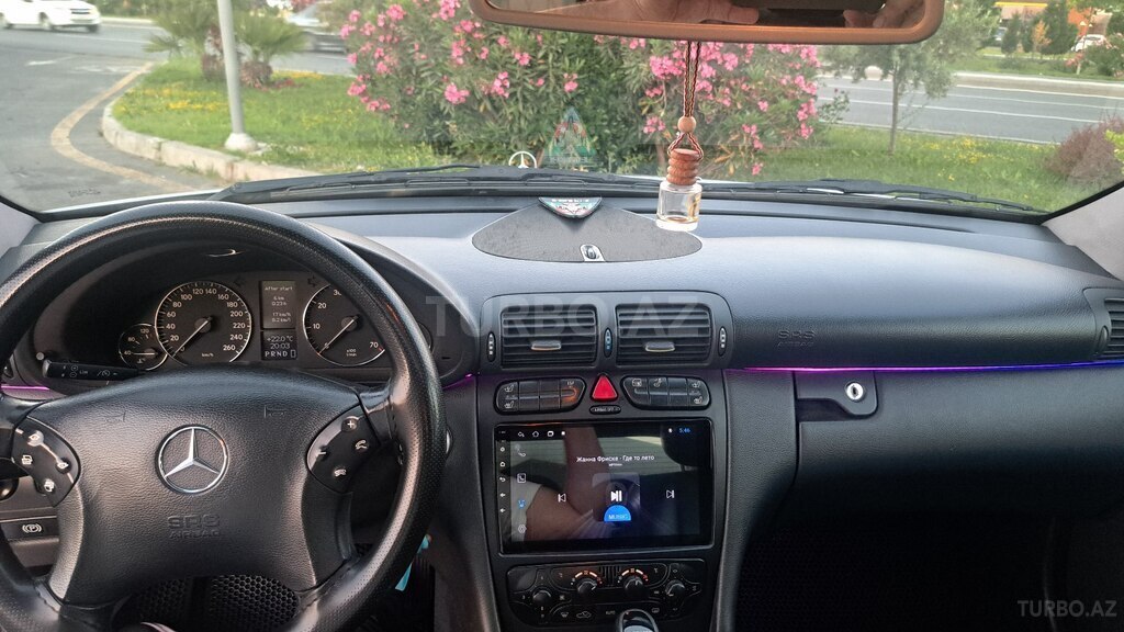 Mercedes C 200