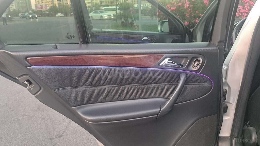 Mercedes C 200