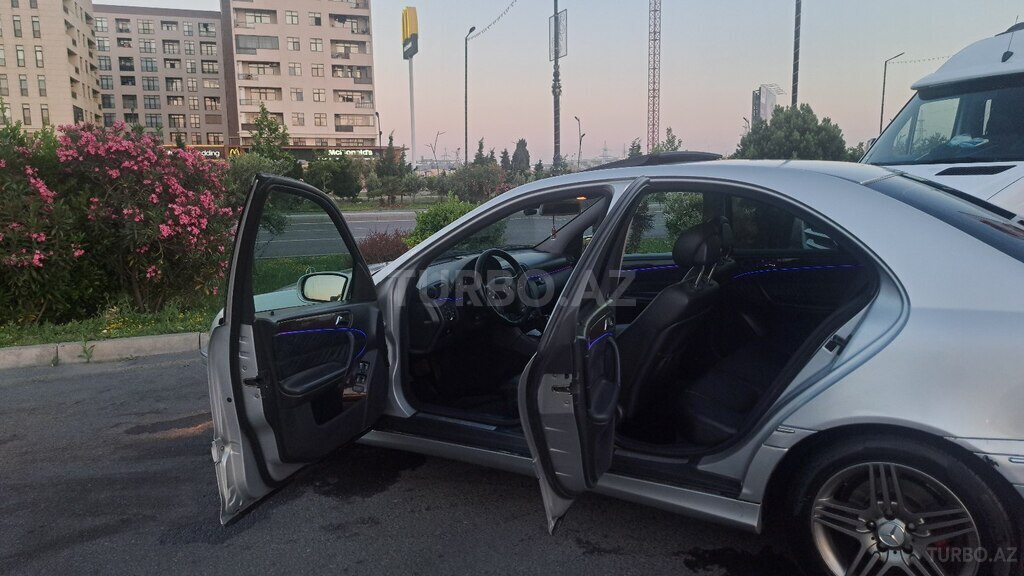 Mercedes C 200
