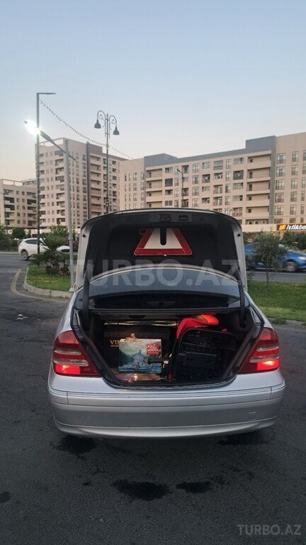 Mercedes C 200