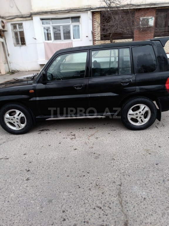 Mitsubishi Pajero io