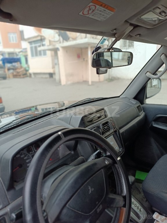Mitsubishi Pajero io