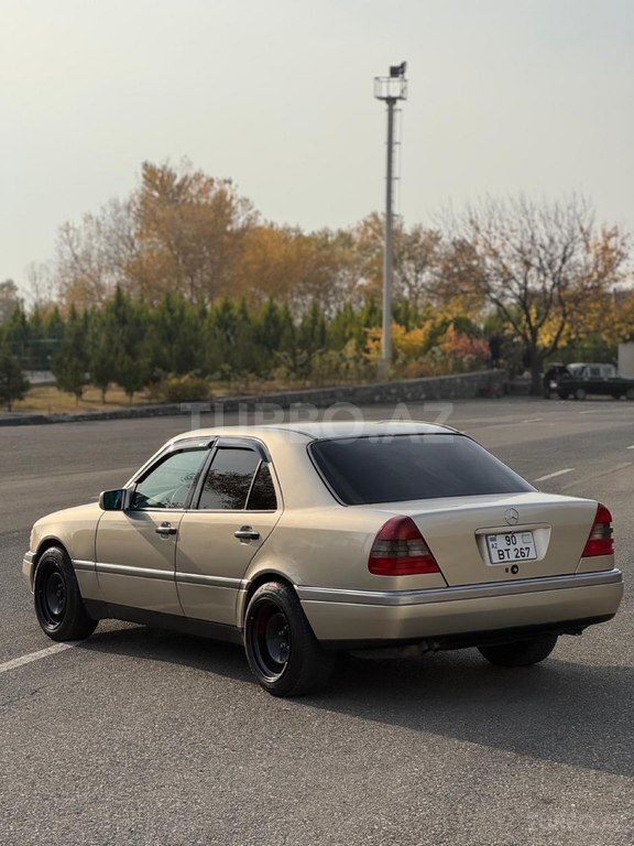 Mercedes C 230