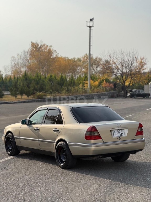 Mercedes C 230