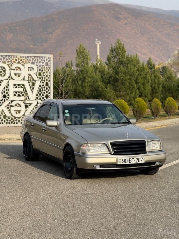 Mercedes C 230