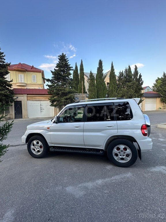 Mitsubishi Pajero io