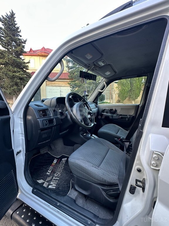 Mitsubishi Pajero io
