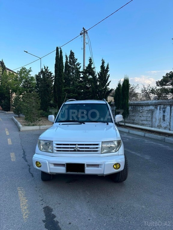 Mitsubishi Pajero io