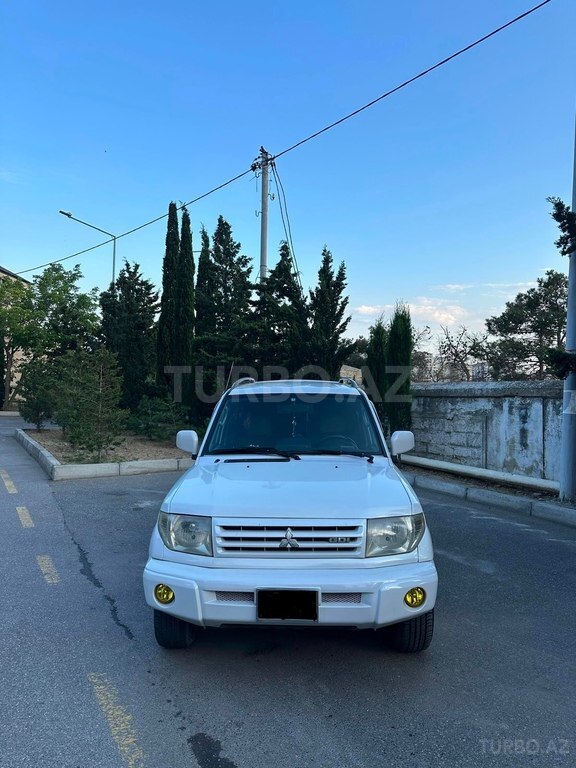 Mitsubishi Pajero io
