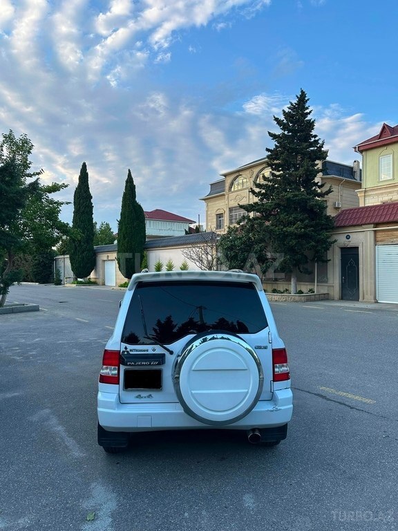 Mitsubishi Pajero io